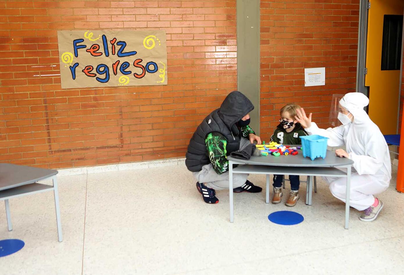 Jardines infantiles vuelven en pandemia / Niños en medio de covid-19