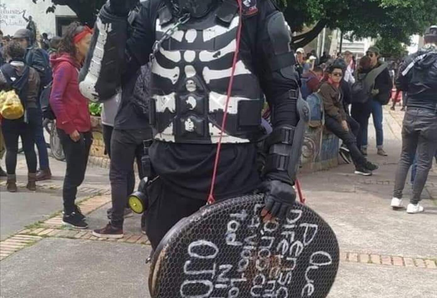 Familiar de miembro del Esmad en protestas 7