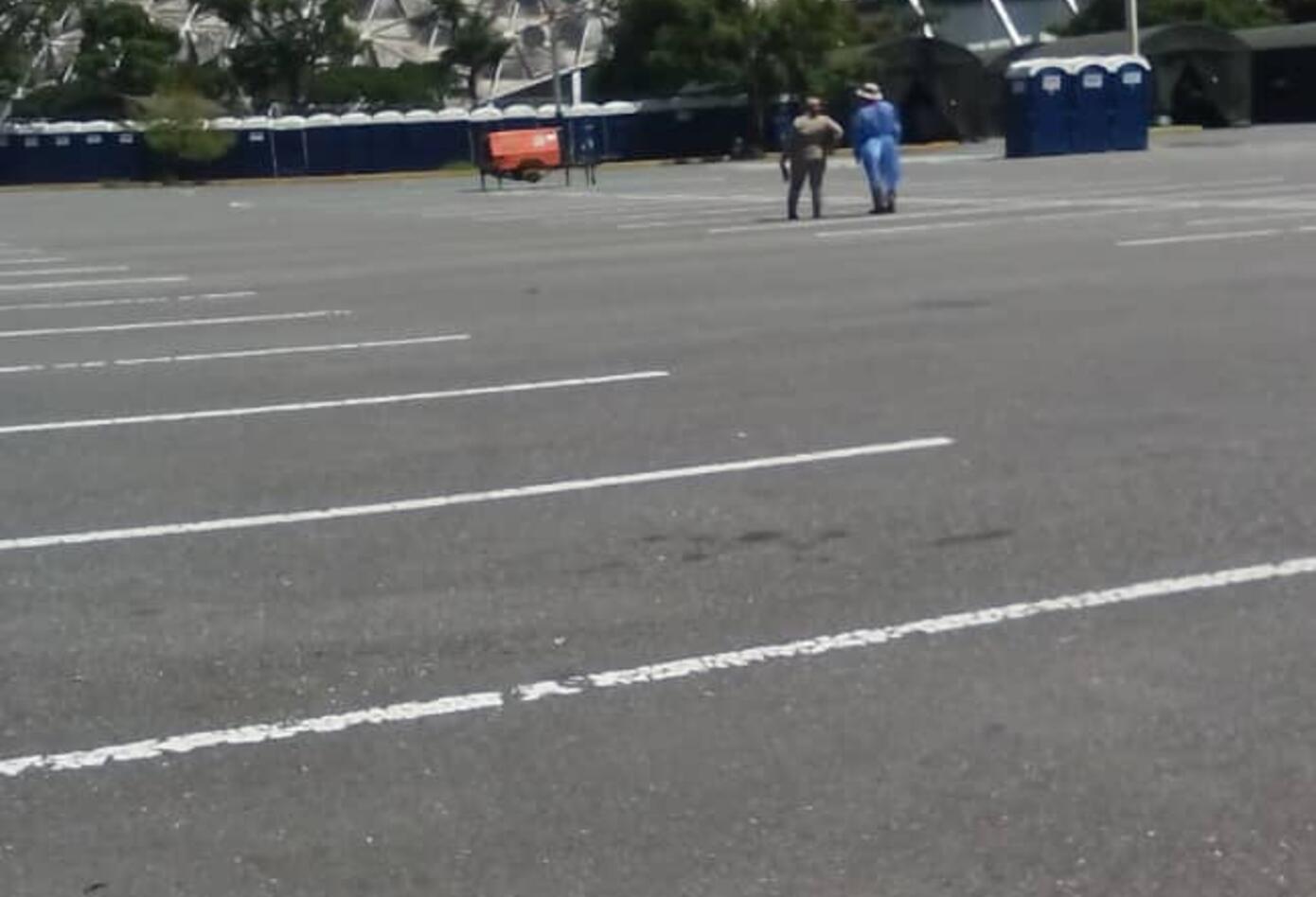Espacios externos del Poliedro de Caracas con carpas y baños portátiles- Exclusivo RCN Radio