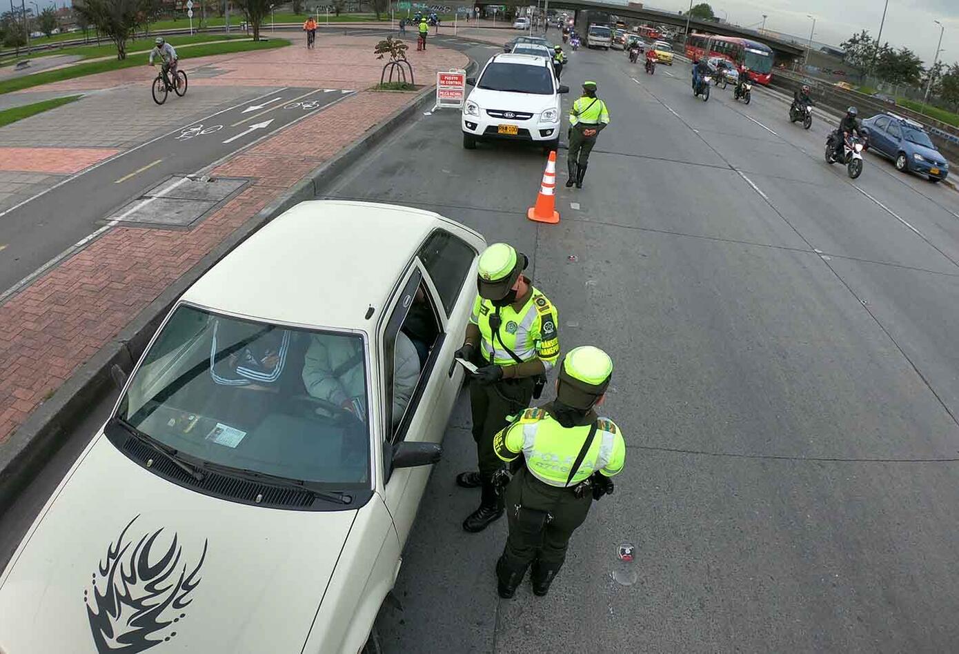 Multas a infractores - pico y placa en Bogotá - Policía de Tránsito