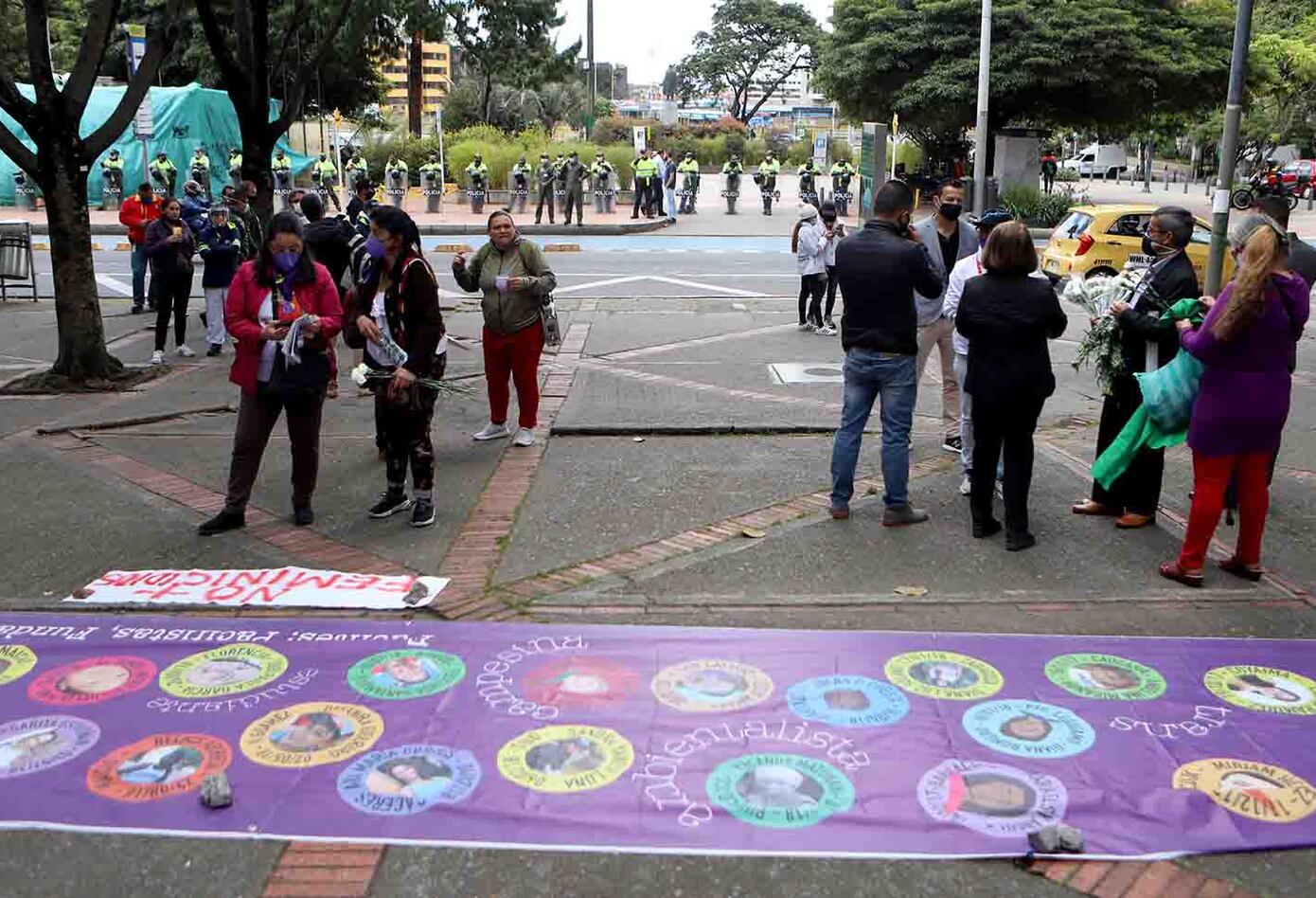 Plantón de mujeres en Bogotá contra abuso policial