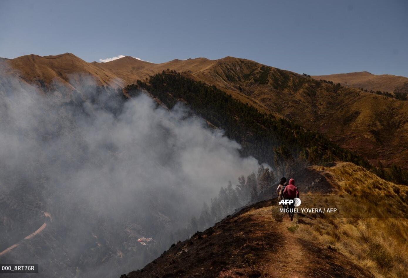 Incendio forestal cerca de parque arqueológico de Cusco (Perú)