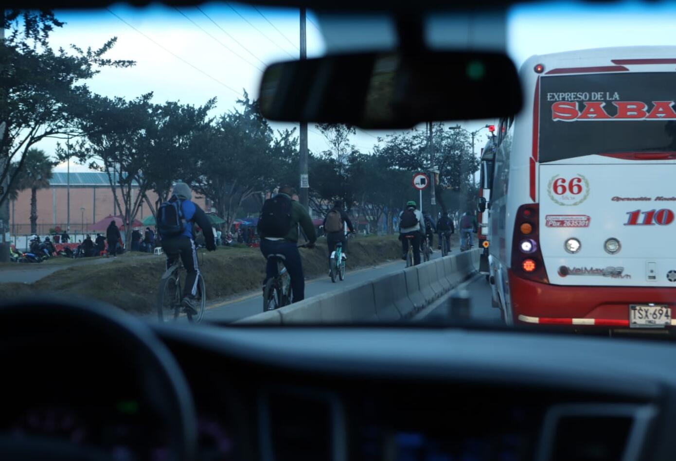 Inicia protesta por parte de conductores contra ciclorruta de Calle 13