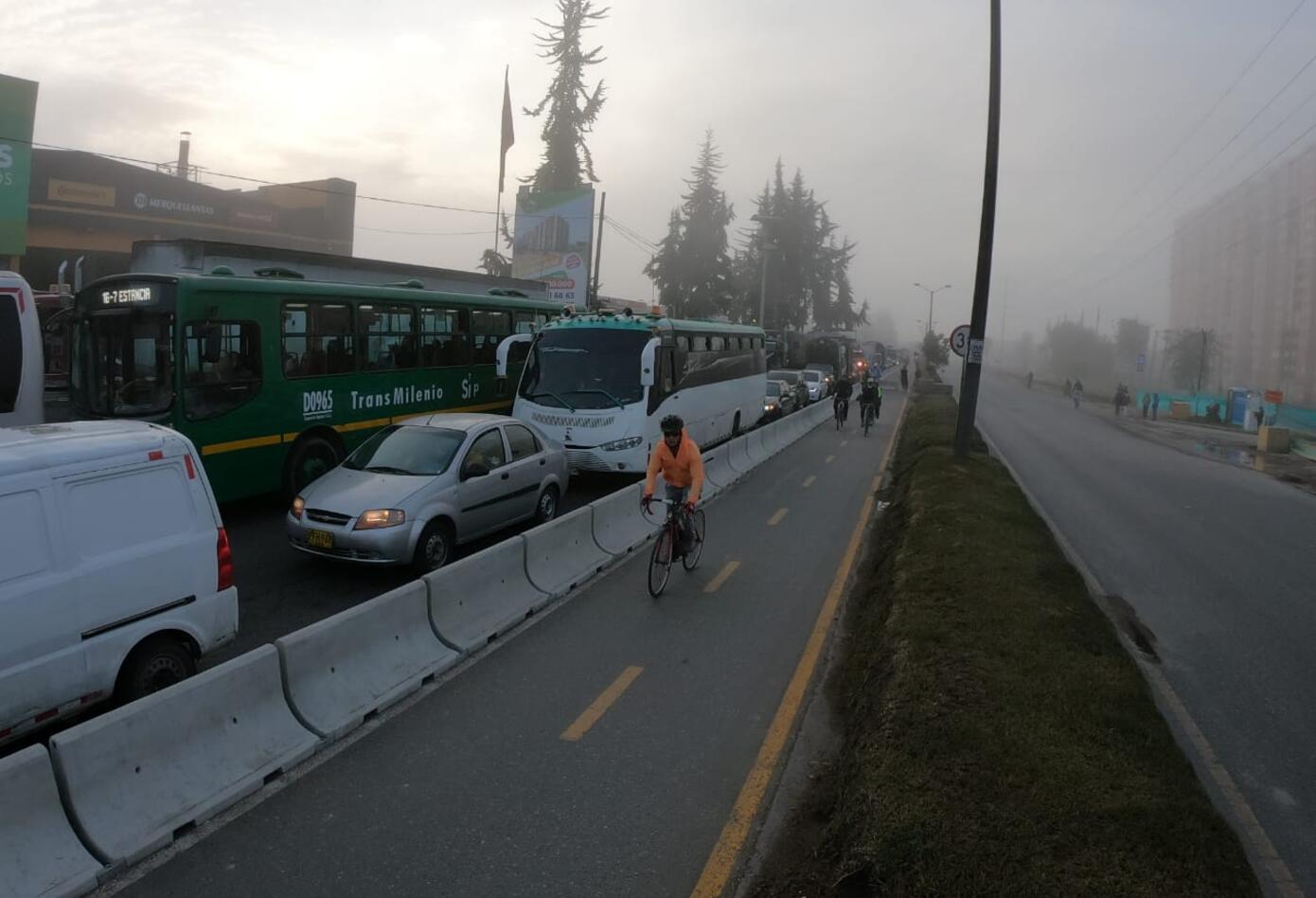 Inicia protesta por parte de conductores contra ciclorruta de Calle 13