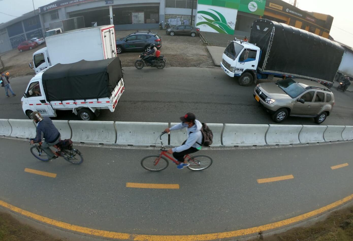 Inicia protesta por parte de conductores contra ciclorruta de Calle 13
