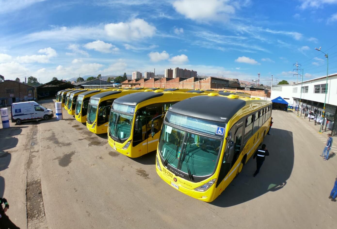 Nuevos buses amarillos de Transmilenio