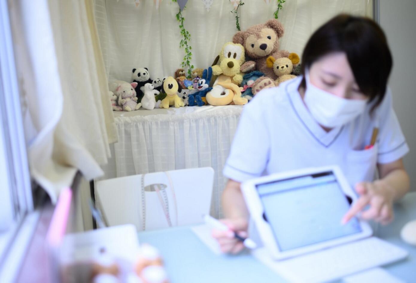 Una "clínica" en Japón se dedica a reparar peluches dañados