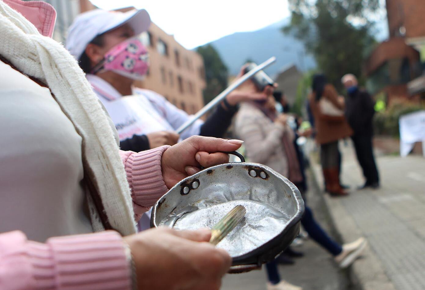 Protesta de empleados de la Fundación CIDCA encadenados