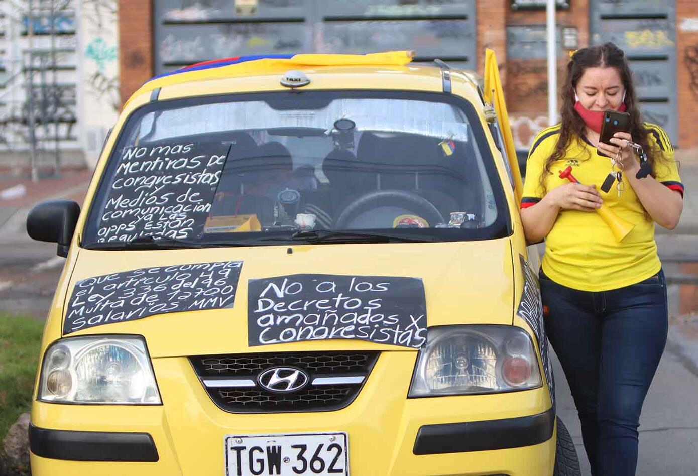 Taxistas de Bogotá protestan: dicen no a legalización de Uber y otras plataformas