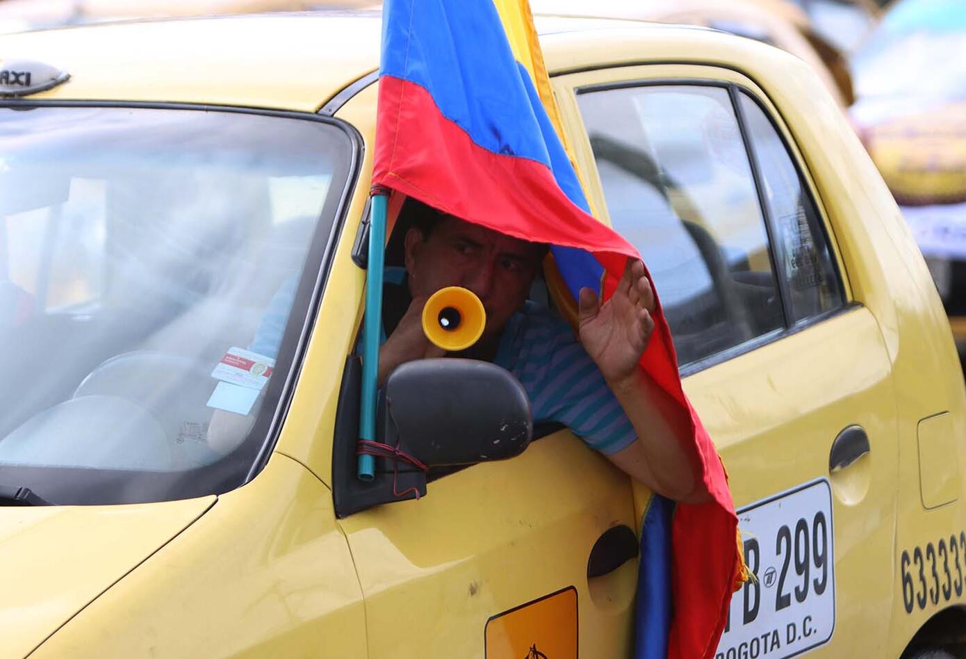 Taxistas de Bogotá protestan: dicen no a legalización de Uber y otras plataformas