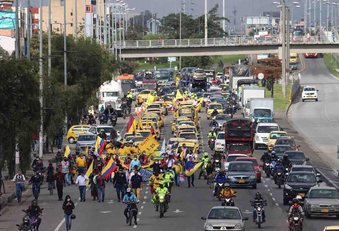 Taxistas de Bogotá protestan: dicen no a legalización de Uber y otras plataformas