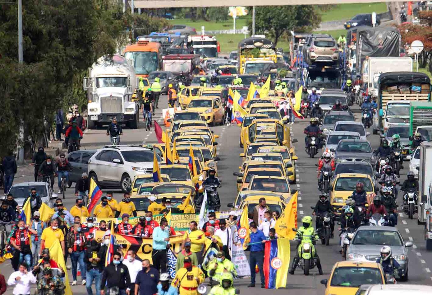 Taxistas de Bogotá protestan: dicen no a legalización de Uber y otras plataformas