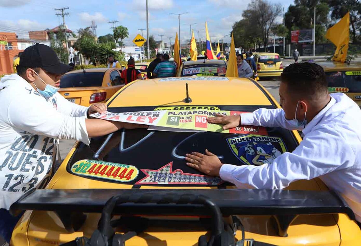 Taxistas de Bogotá protestan: dicen no a legalización de Uber y otras plataformas
