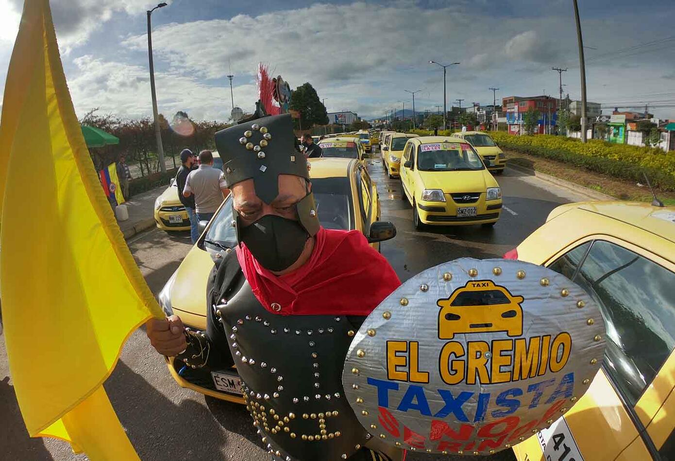 Taxistas de Bogotá protestan: dicen no a legalización de Uber y otras plataformas