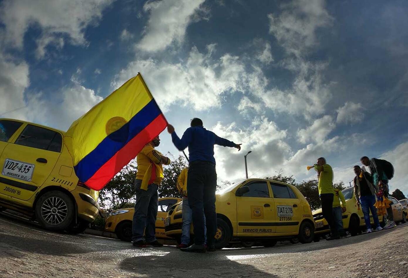 Taxistas de Bogotá protestan: dicen no a legalización de Uber y otras plataformas