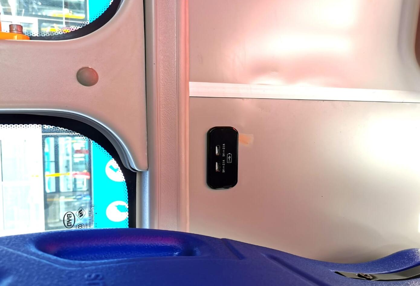 Nueva Flota de Transmilenio viene equipada para cargar celulares