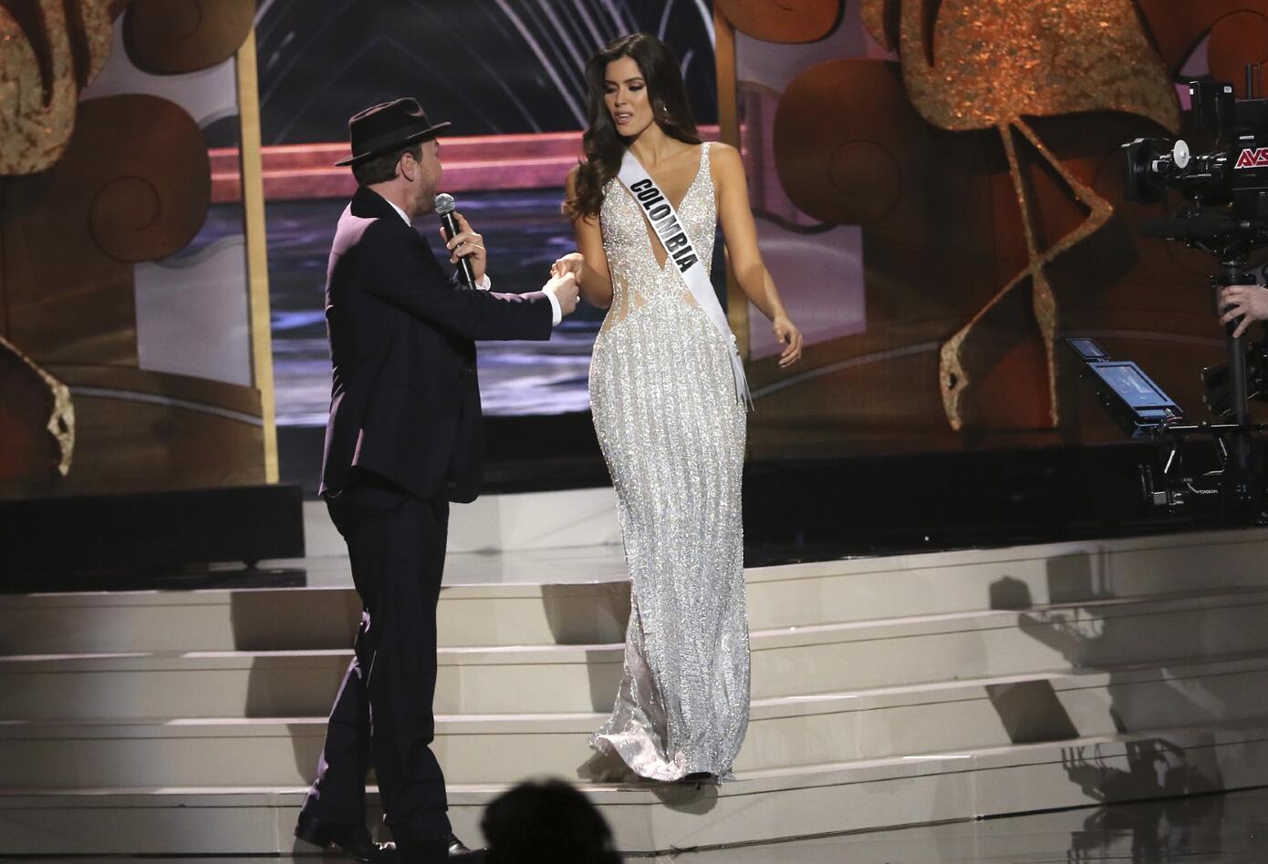 Paulina Vega desfila su traje de gala en Miss Universo en 2015