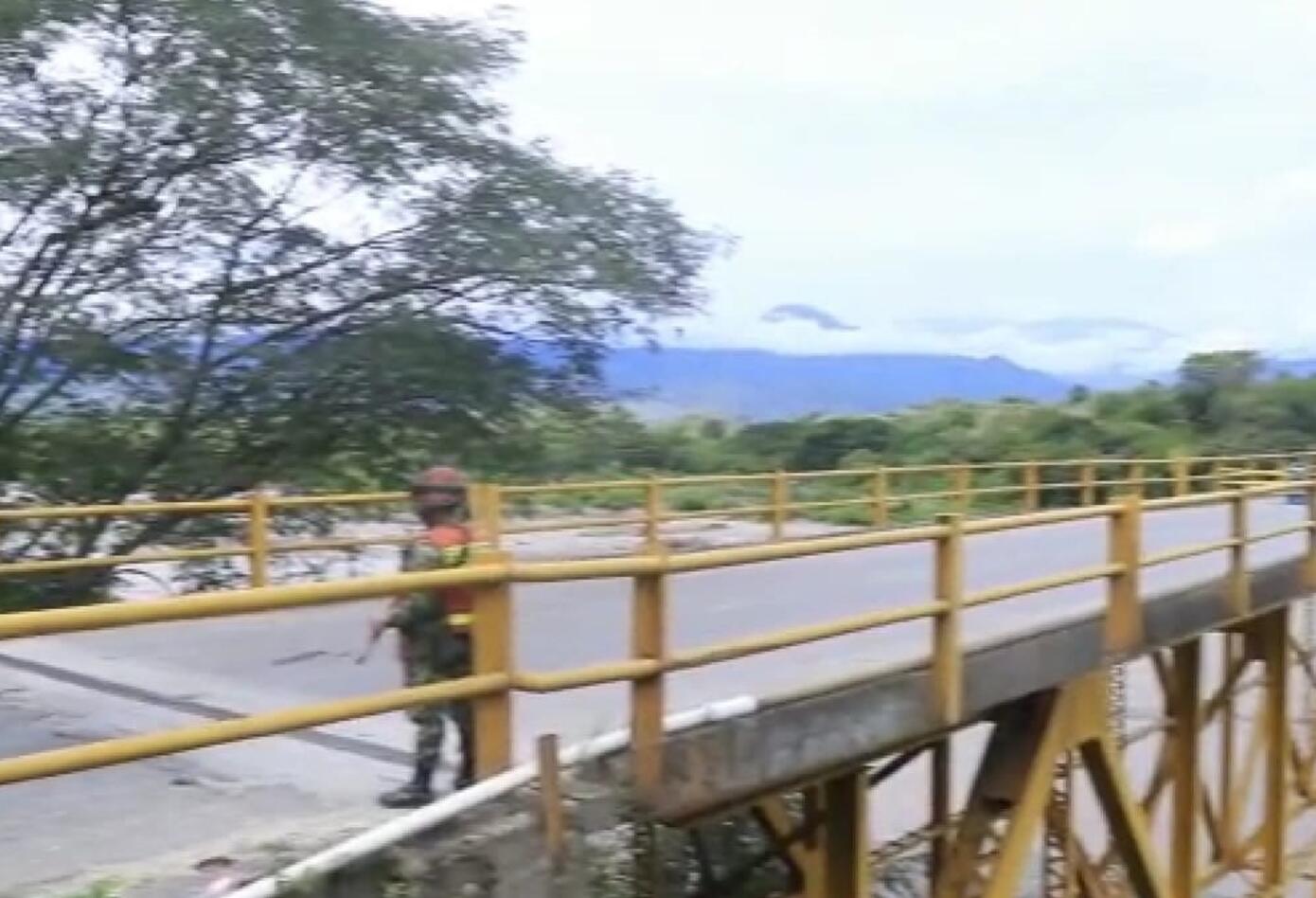 Las autoridades vigilan la estructura