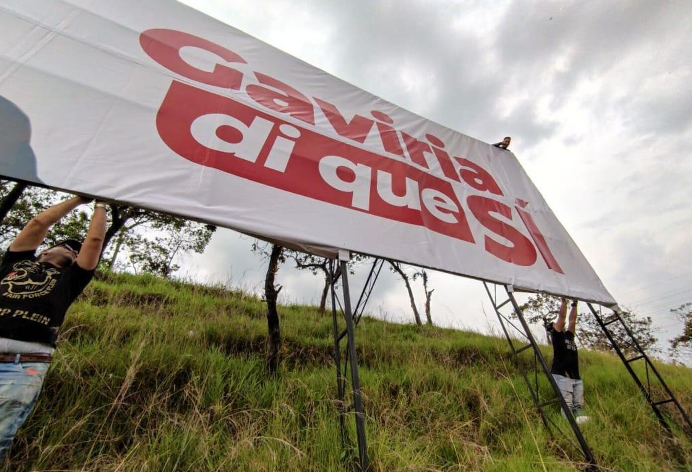 Alejandro Gaviria y las vallas en que le piden ser candidato en 2022.