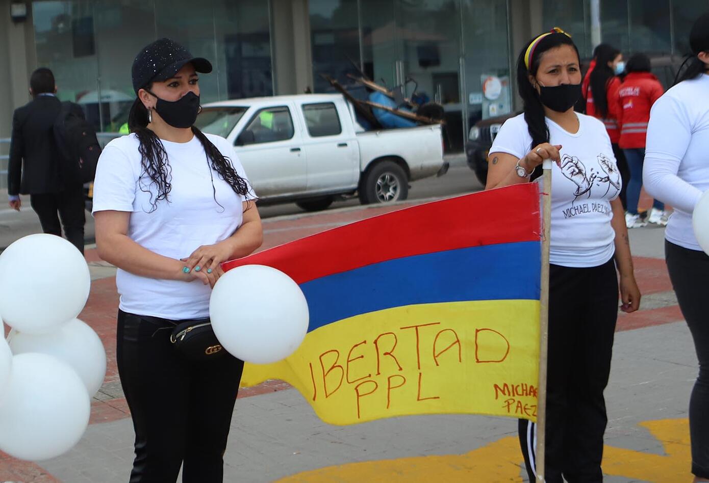 Familiares de presos protestan en Inpec para que se reactiven visitas