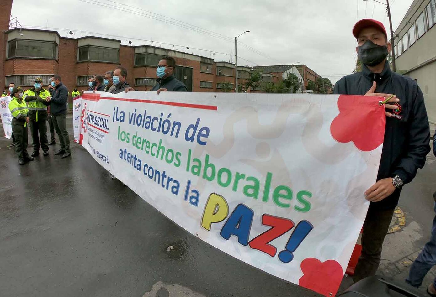 UNP – Escoltas de Unidad Nacional de Protección protestan en Bogotá