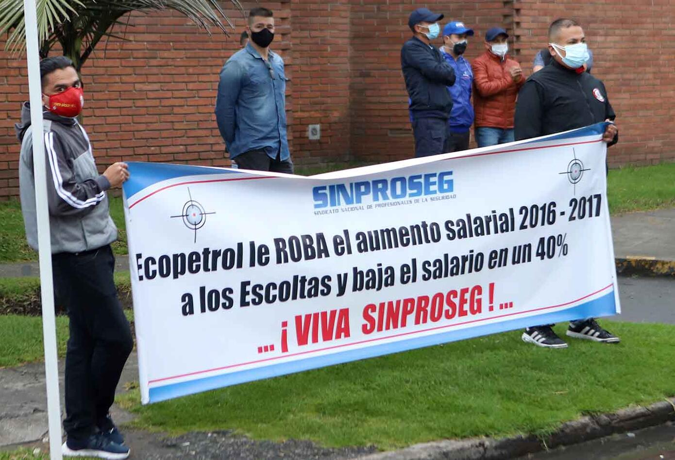 UNP – Escoltas de Unidad Nacional de Protección protestan en Bogotá