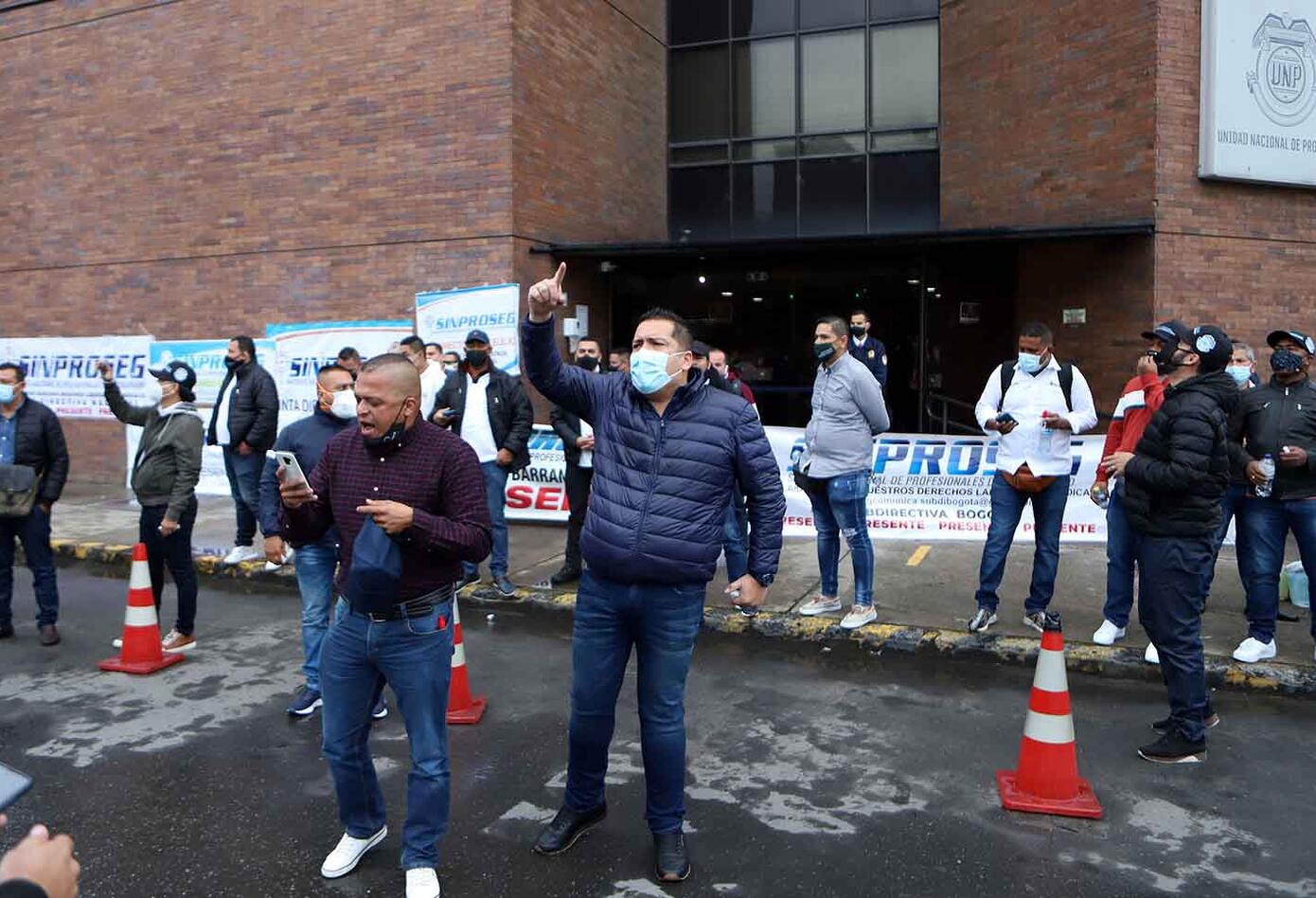 UNP – Escoltas de Unidad Nacional de Protección protestan en Bogotá