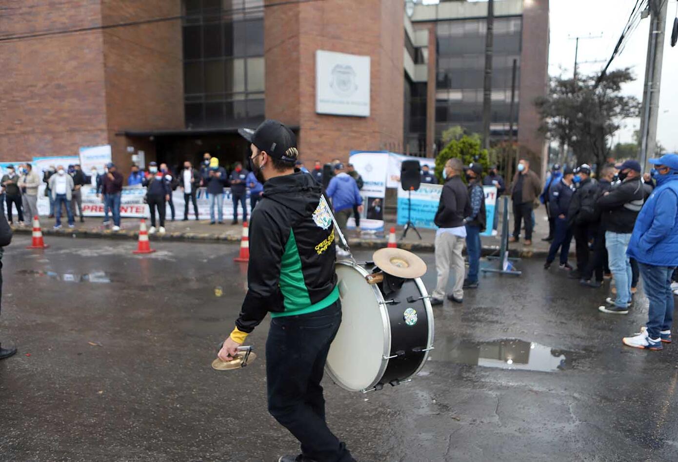 UNP – Escoltas de Unidad Nacional de Protección protestan en Bogotá