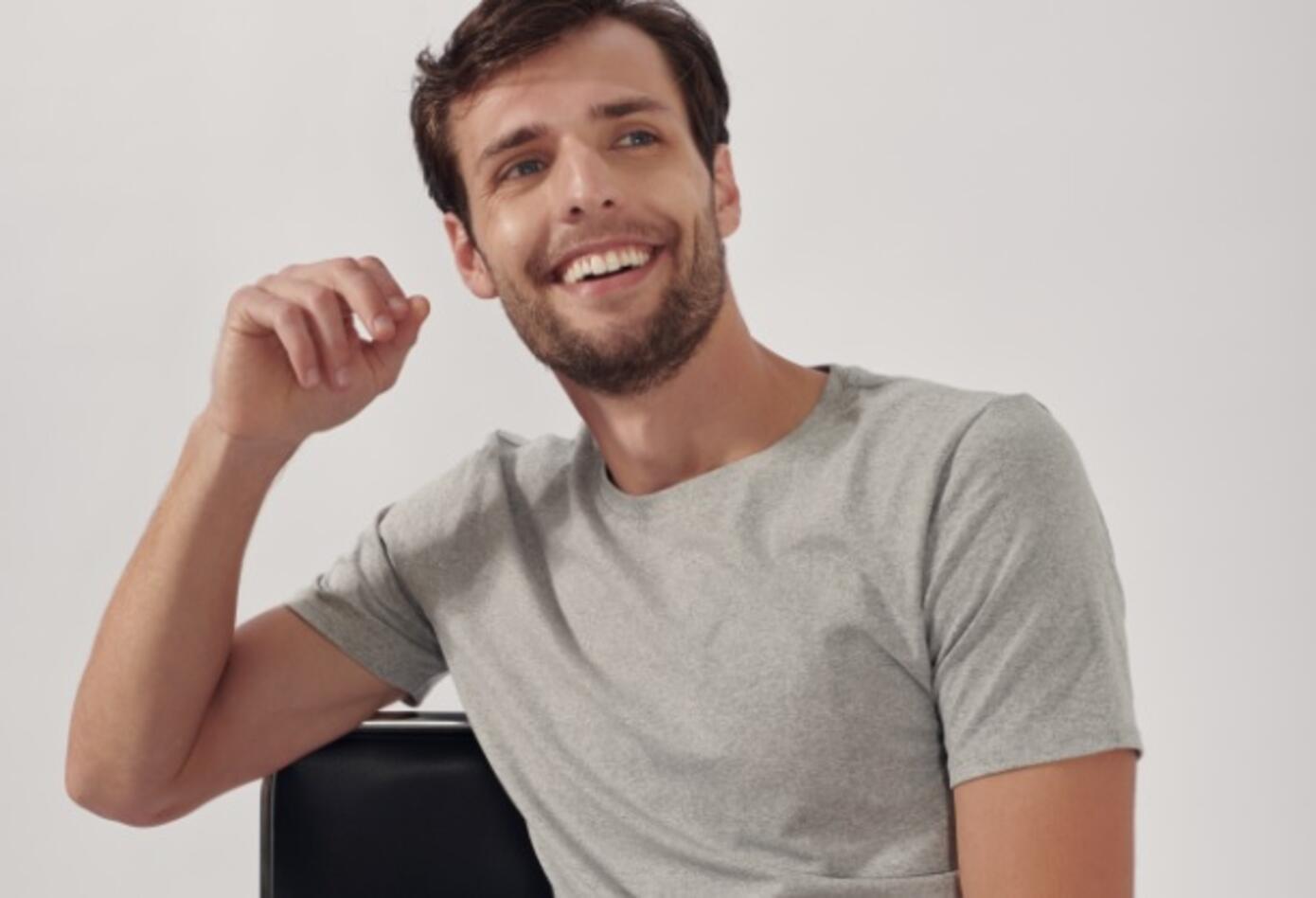 Moda masculina con con botellas reciclables