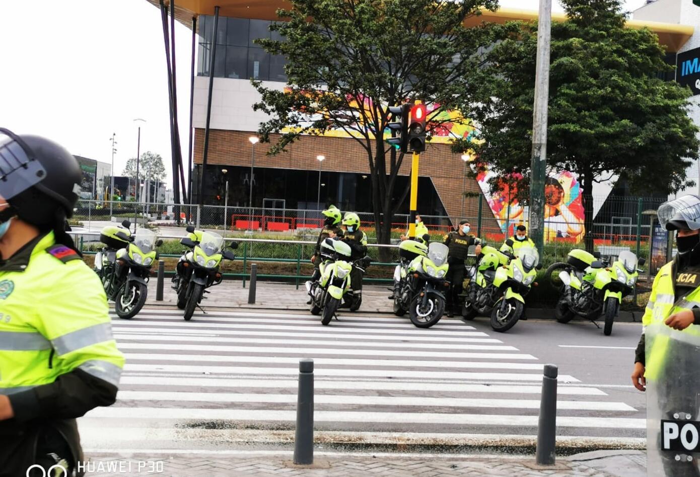 Protestas Avenida Ciudad de Cali con Mutis Protestas Avenida Ciudad de Cali con Mutis