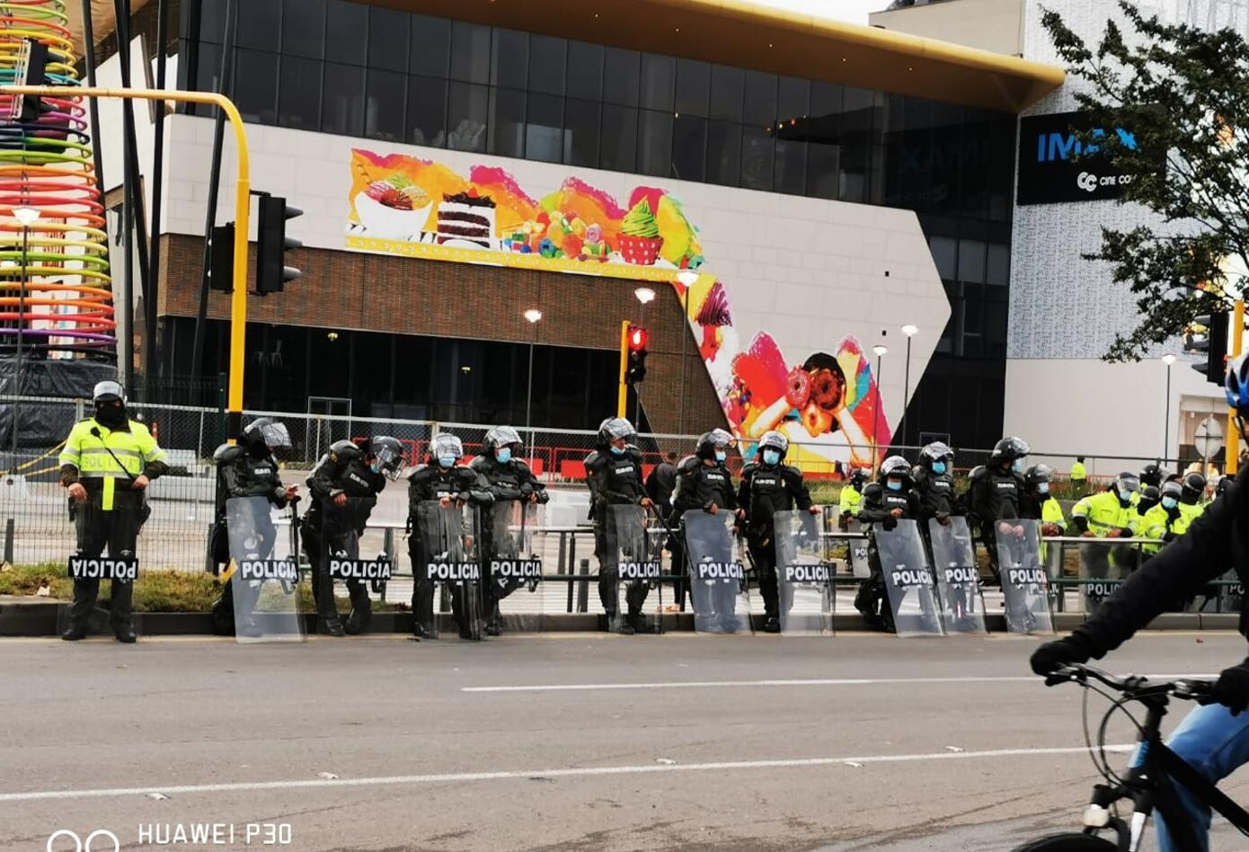 Protestas Avenida Ciudad de Cali con Mutis Protestas Avenida Ciudad de Cali con Mutis