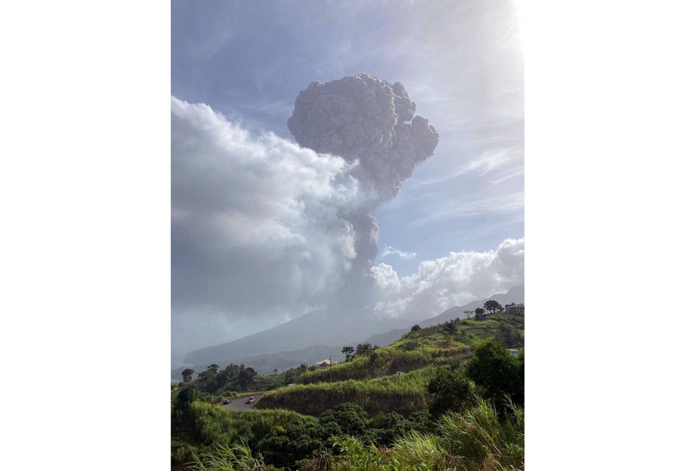 Volcán La Soufriere hizo erupción