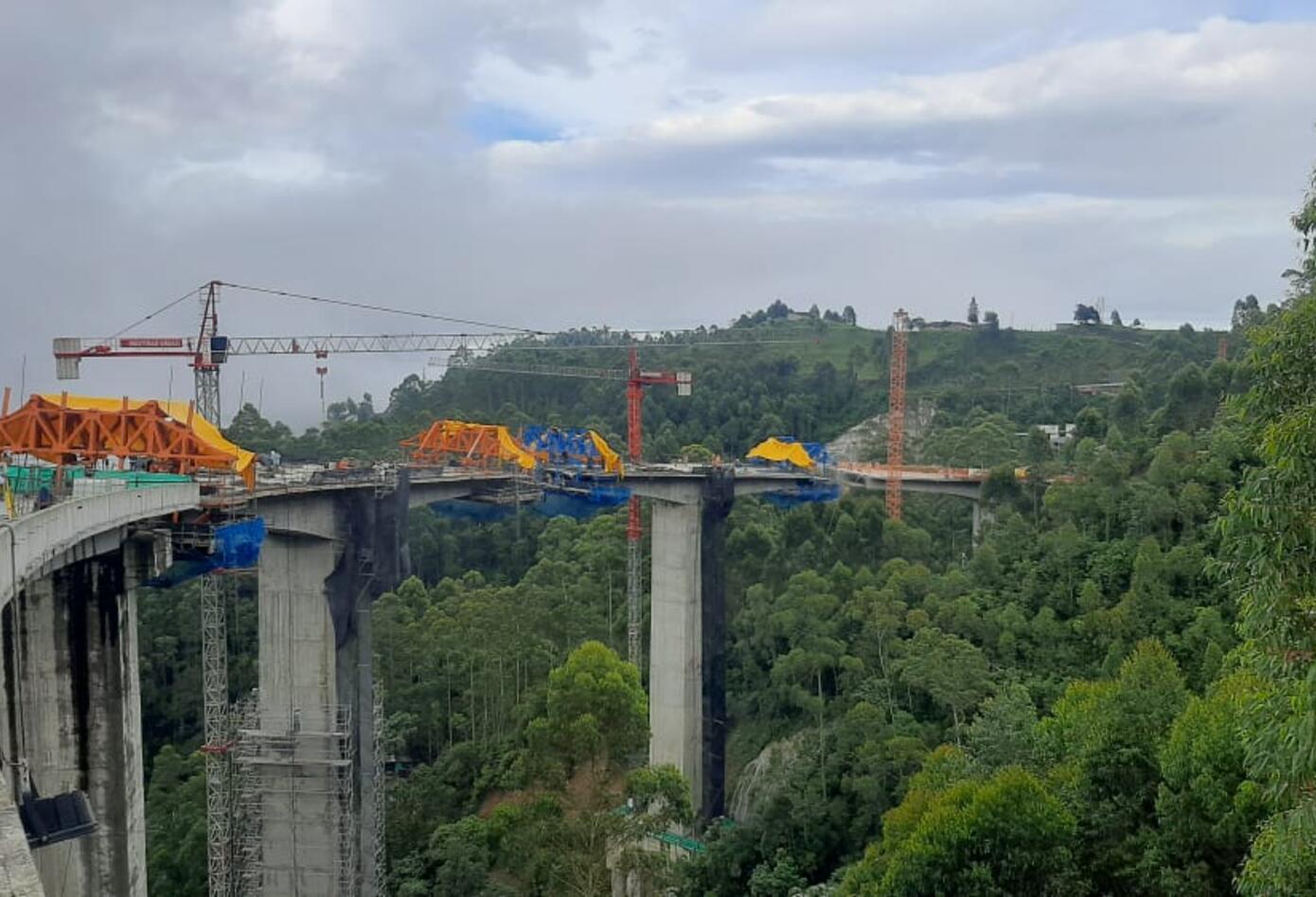 Derrumbes vía La Línea - Archivo RCN Radio Quindío
