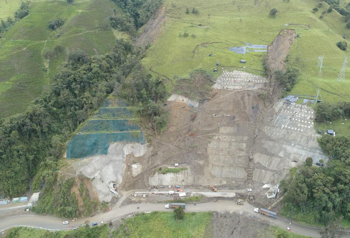 Derrumbes vía La Línea - Archivo RCN Radio Quindío