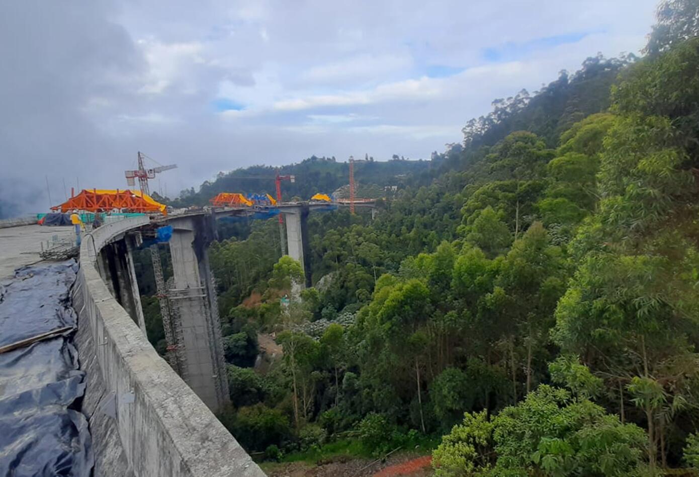 Derrumbes vía La Línea - Archivo RCN Radio Quindío