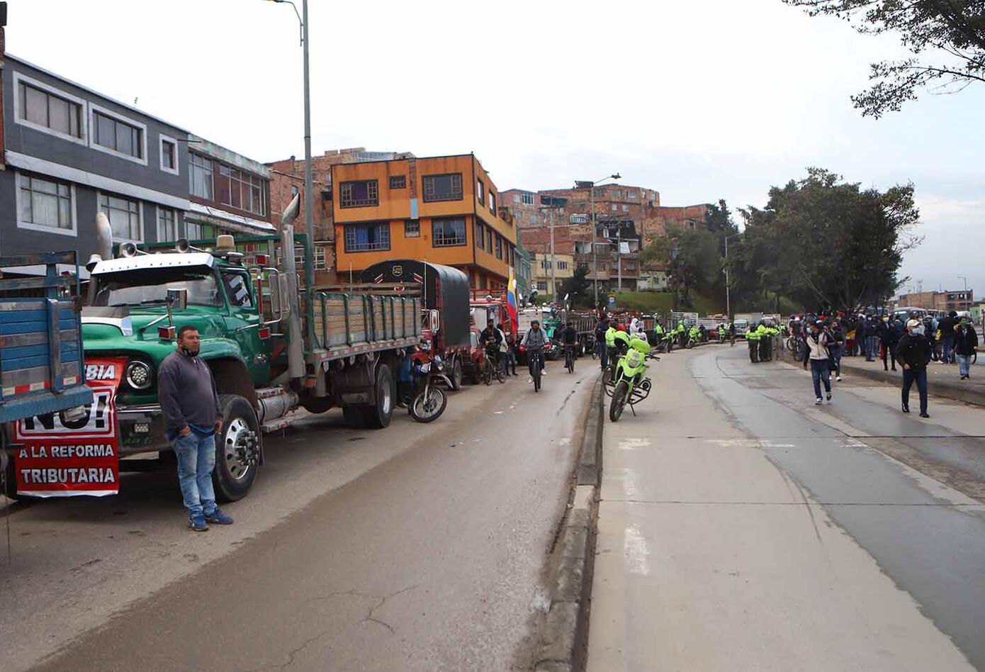 Camioneros y conductores de vehículos de carga protestan en sur de Bogotá