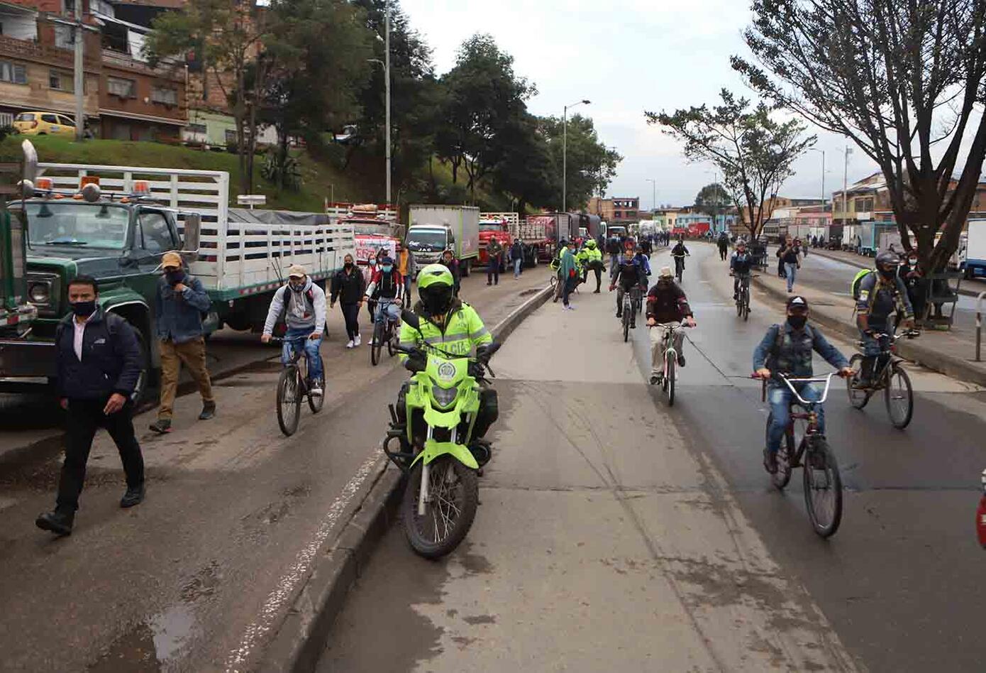 Camioneros y conductores de vehículos de carga protestan en sur de Bogotá