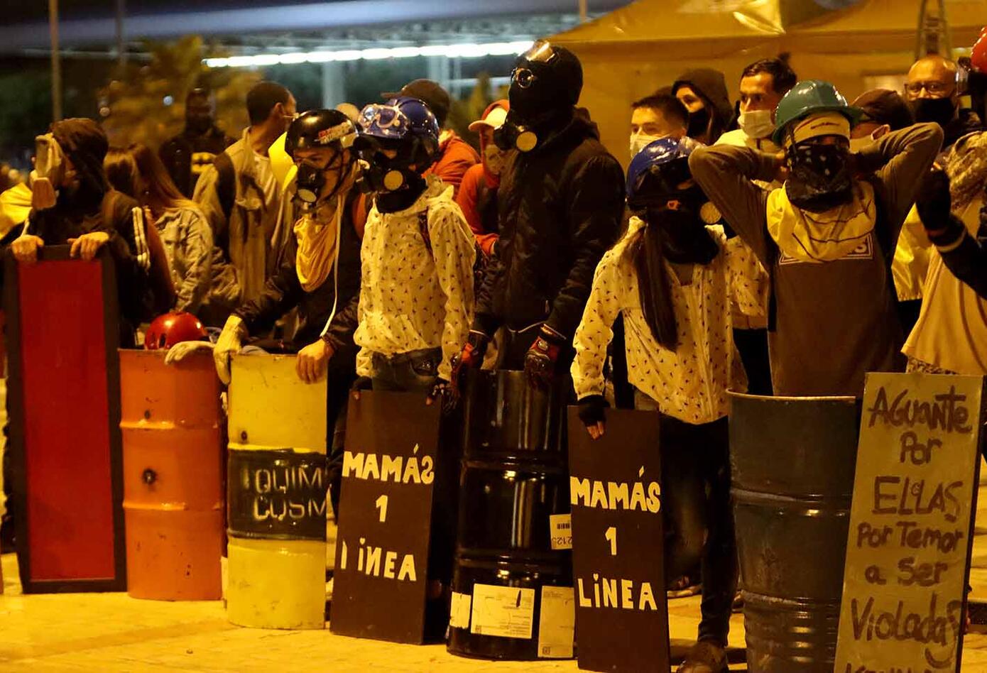 ENFRENTAMIENTOS ENTRE MANIFESTANTES Y POLICIA EN PORTAL LAS AMERICAS 21 DE MAYO