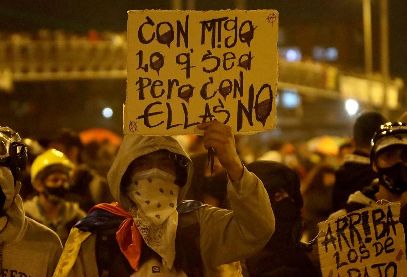ENFRENTAMIENTOS ENTRE MANIFESTANTES Y POLICIA EN PORTAL LAS AMERICAS 21 DE MAYO