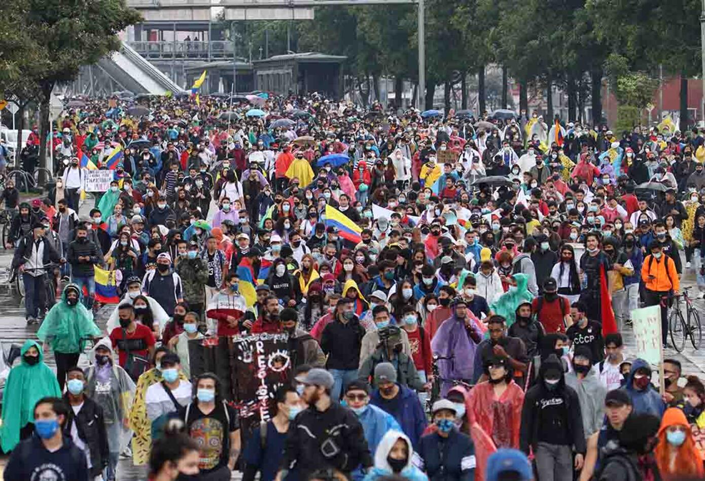 Paro nacional Colombia carteles exhibidos en manifestaciones RCN Radio