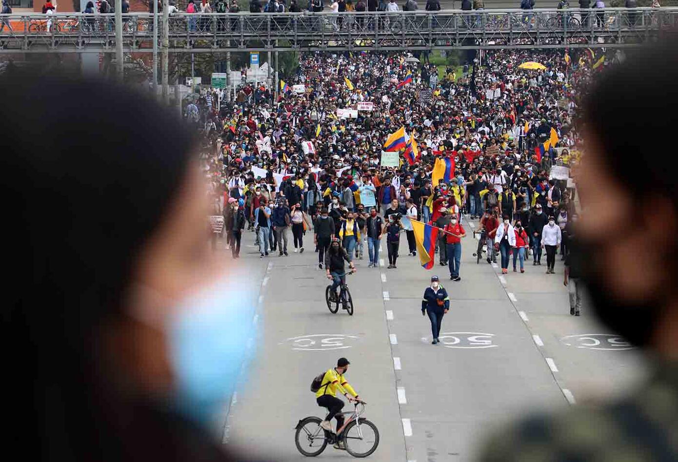 Paro nacional Colombia carteles exhibidos en manifestaciones RCN Radio