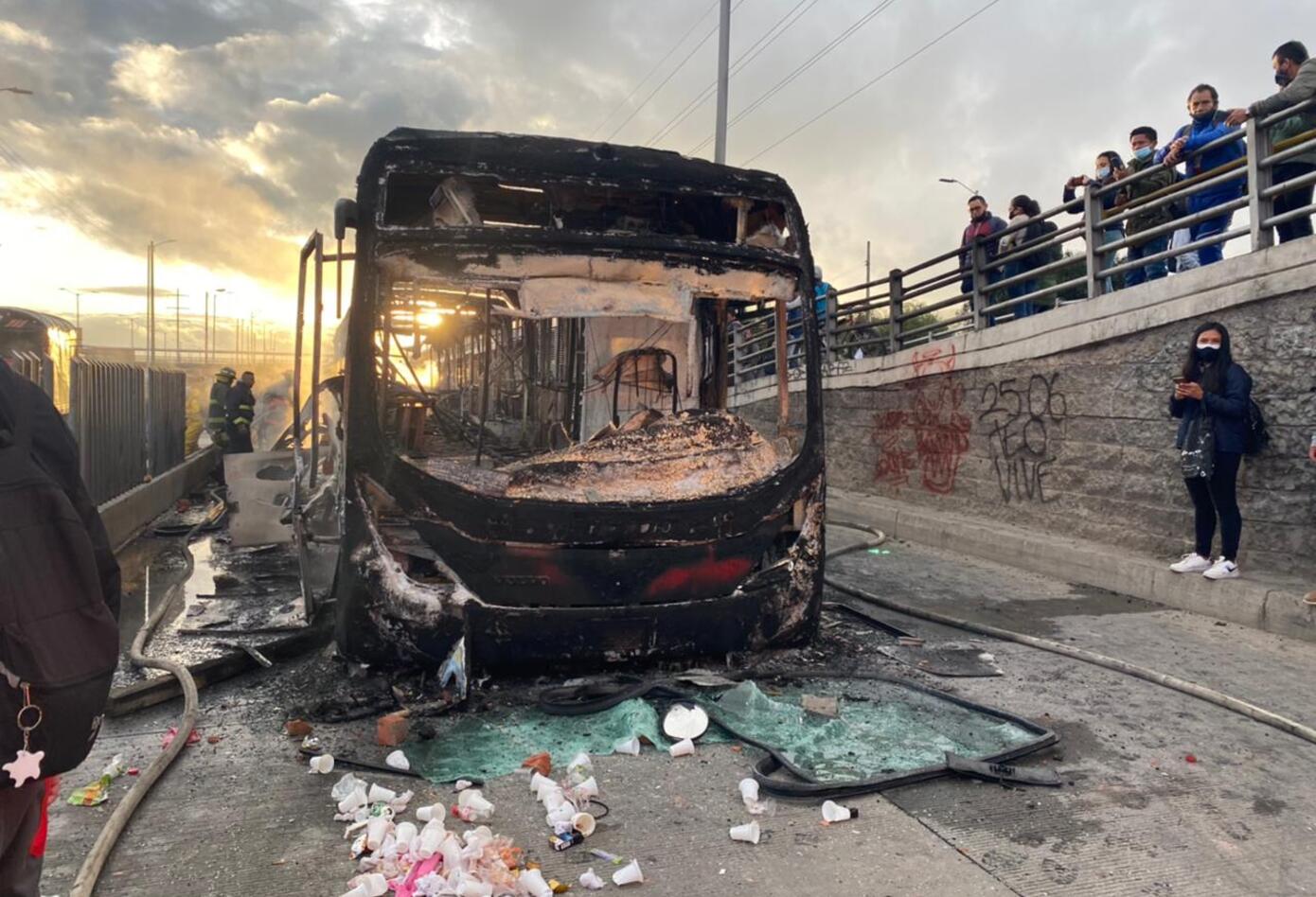 Bus de Transmilenio incinerado