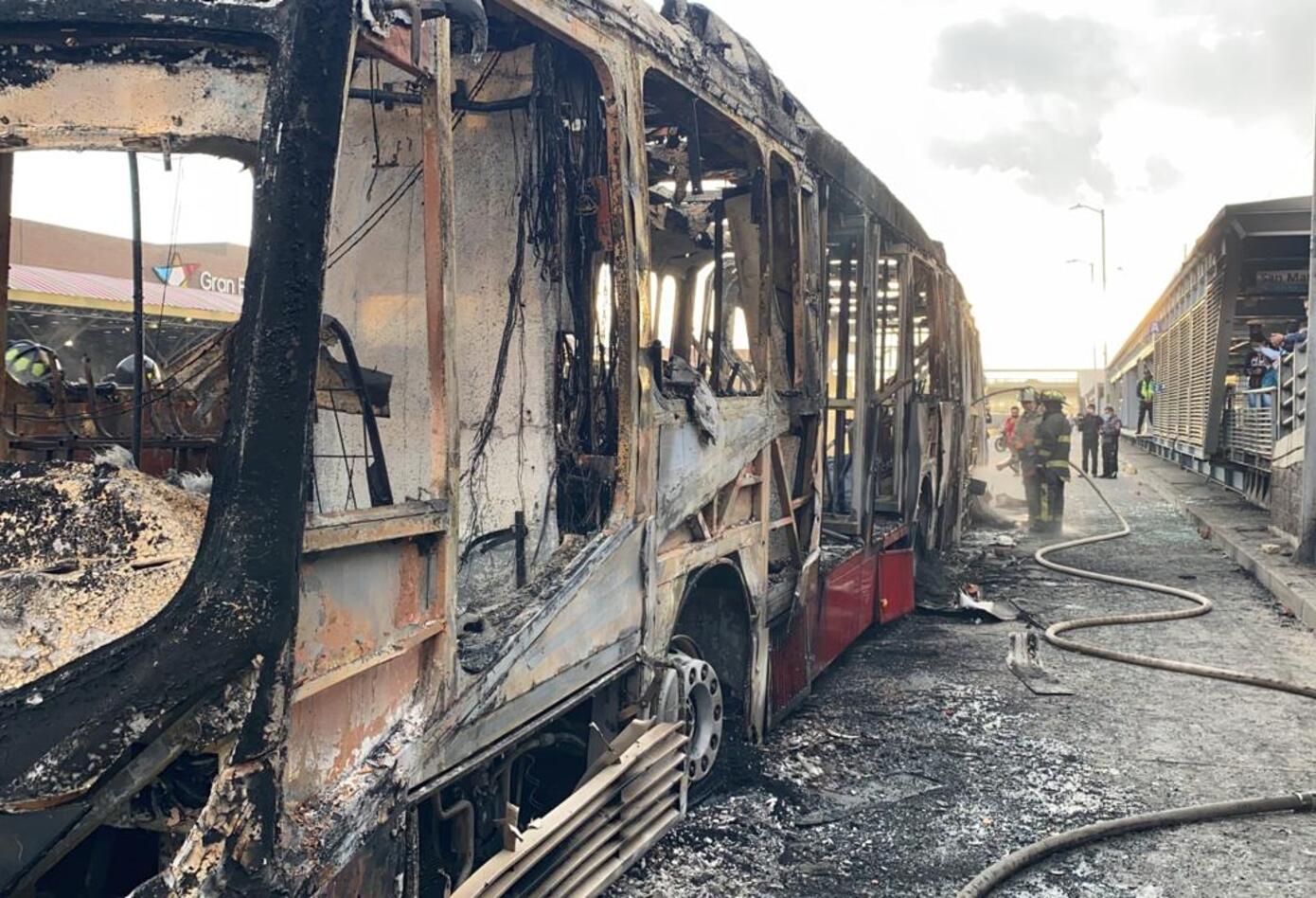 Bus de Transmilenio incinerado