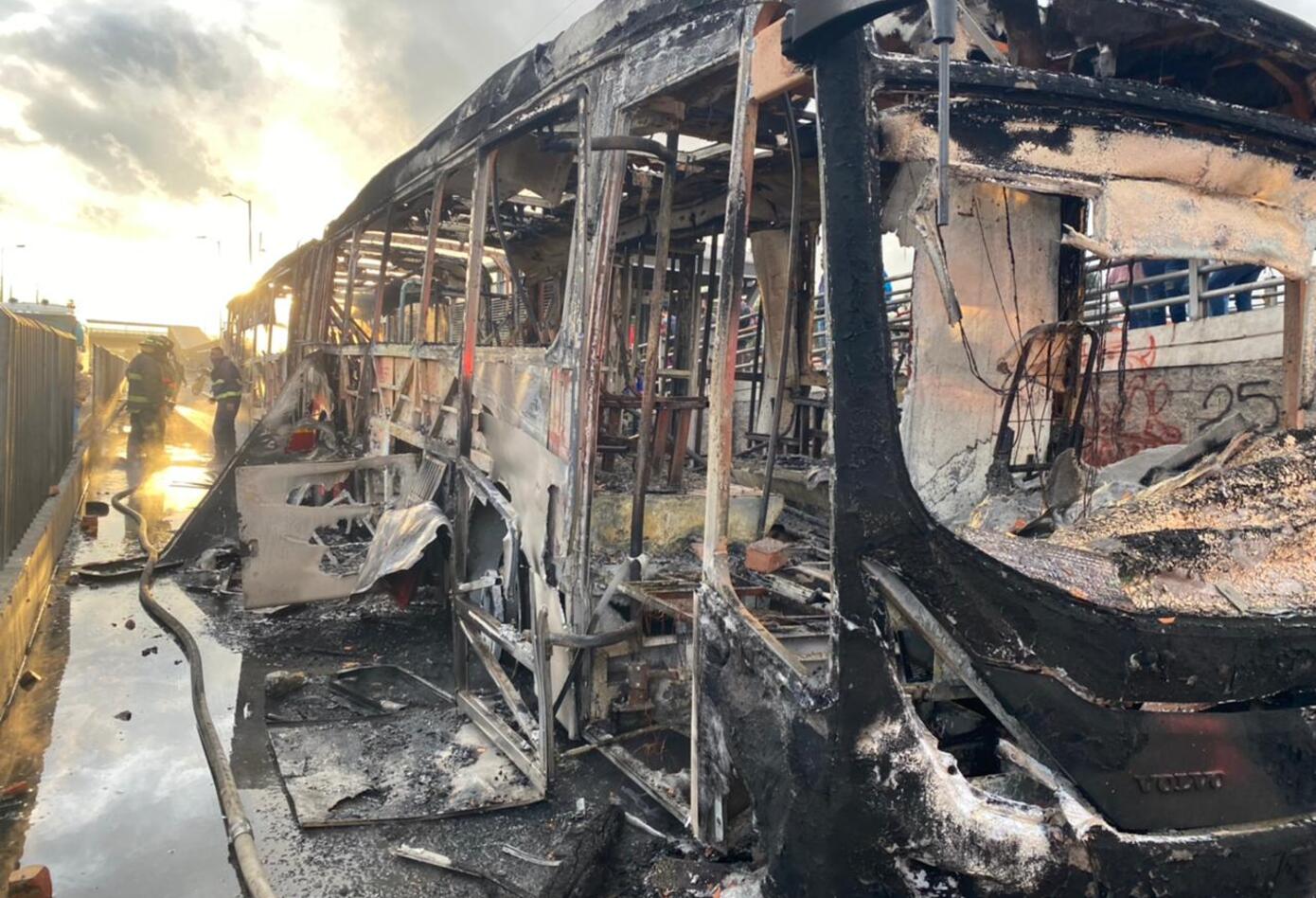 Bus de Transmilenio incinerado