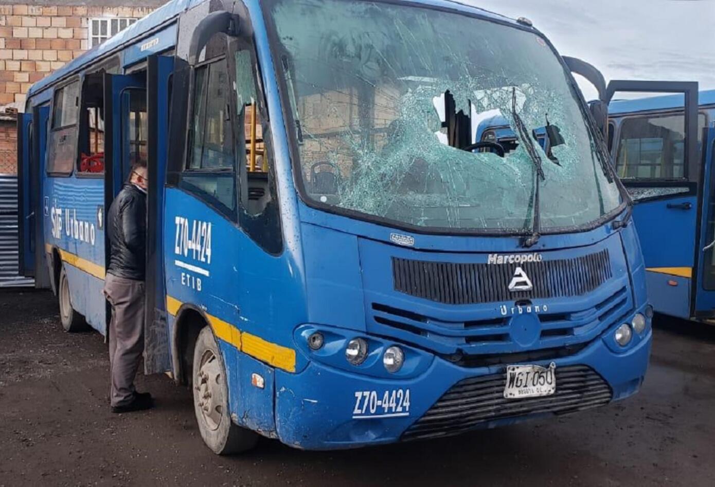 Vandalismo contra Transmilenio en Bogotá afectó unos 800 buses