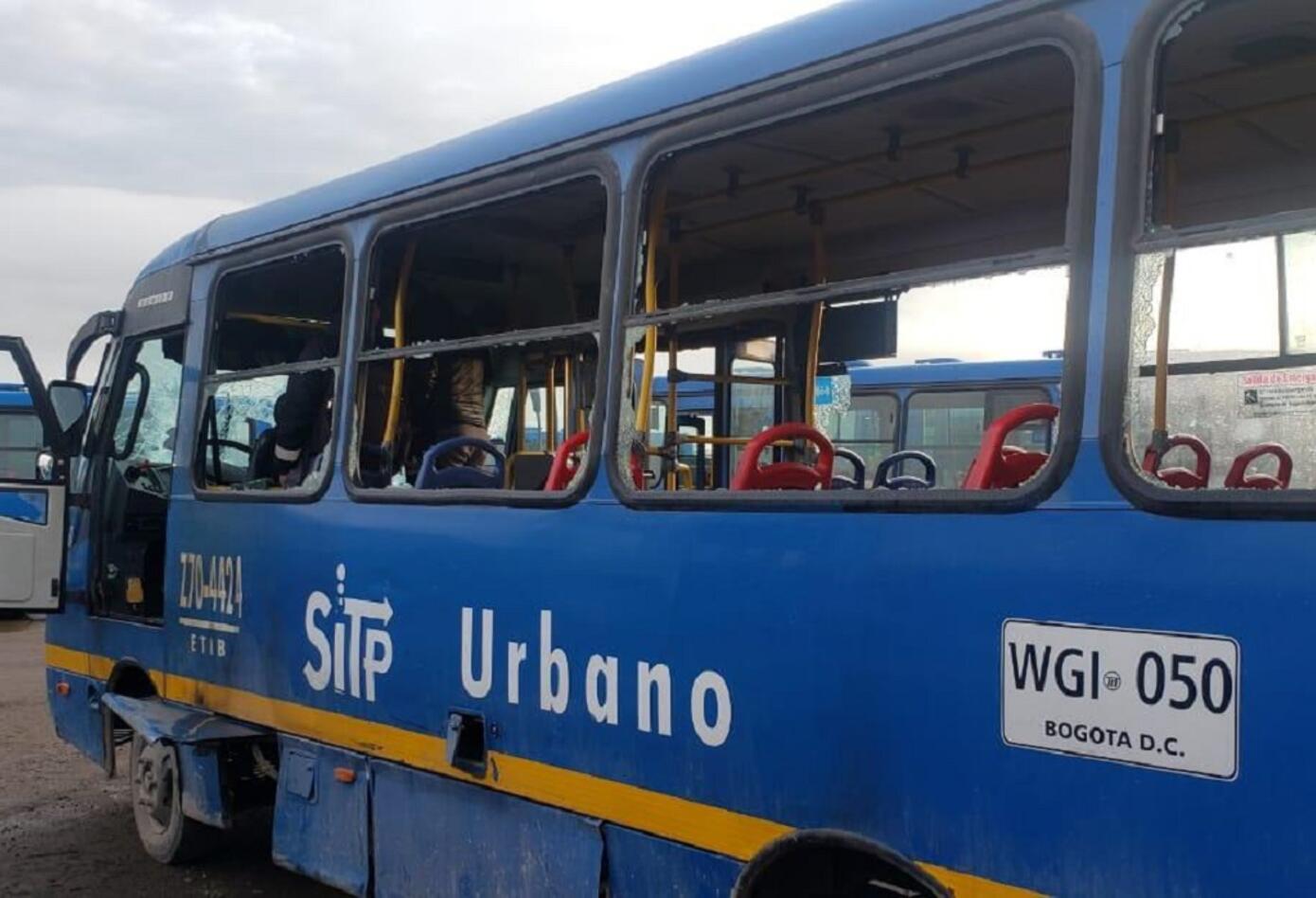 Vandalismo contra Transmilenio en Bogotá afectó unos 800 buses