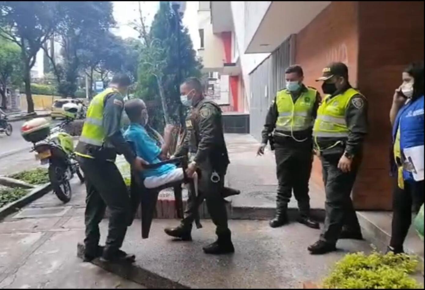 El traslado lo realizaron personas de la Policía y la Comisaría