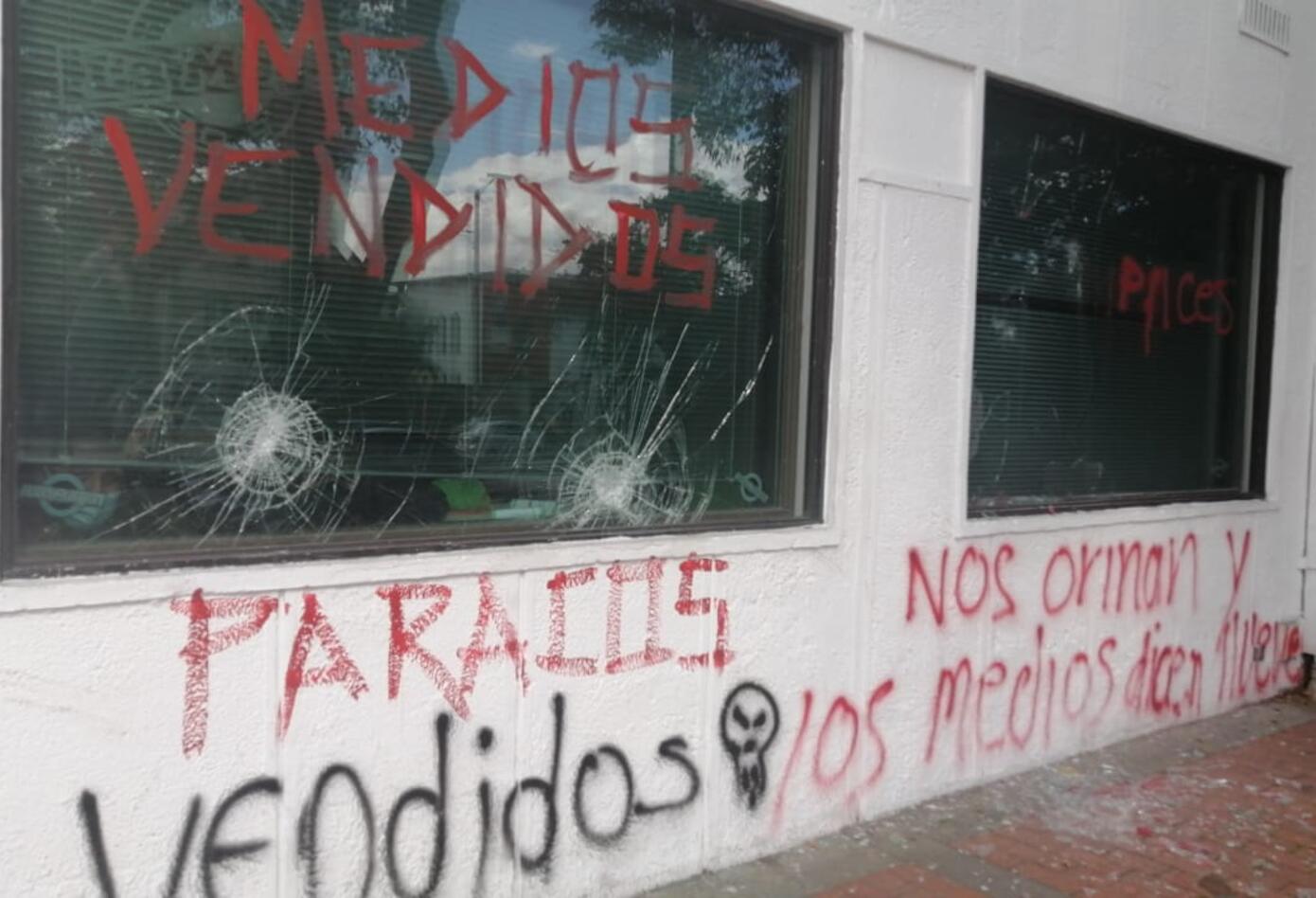 Ataque de manifestantes a la 'torre sonora'.