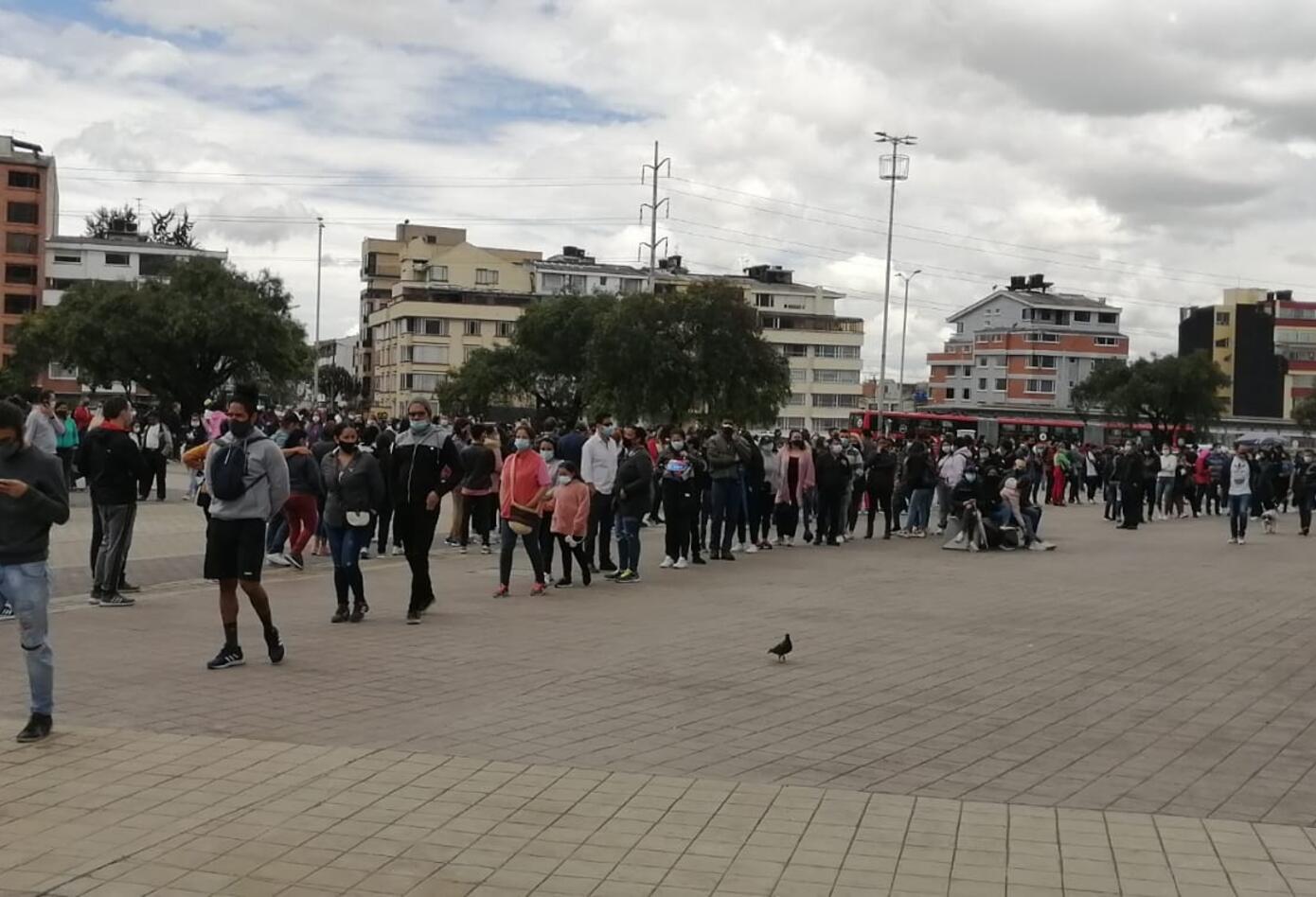 Denuncian mala organización en la vacunación contra la Covid-19 en Bogotá