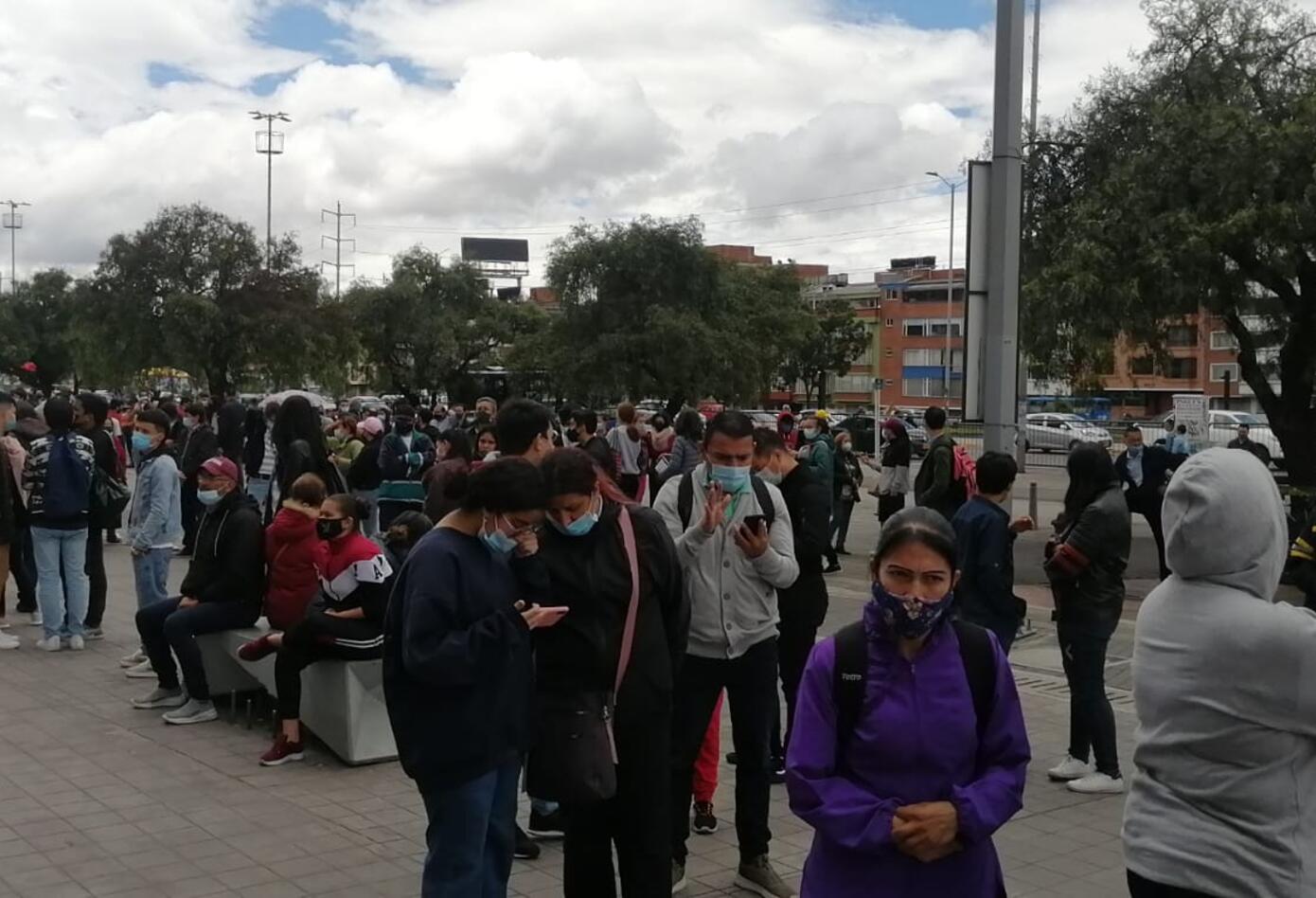 Denuncian mala organización en la vacunación contra la Covid-19 en Bogotá